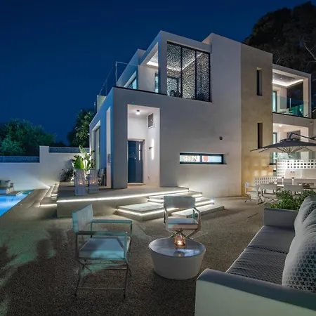 Ventus - A Luxury Sea View Retreat In *