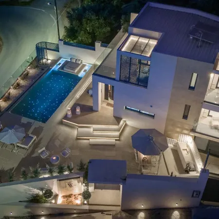 Ventus - A Luxury Sea View Retreat In