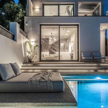 Ventus - A Luxury Sea View Retreat In Villa *