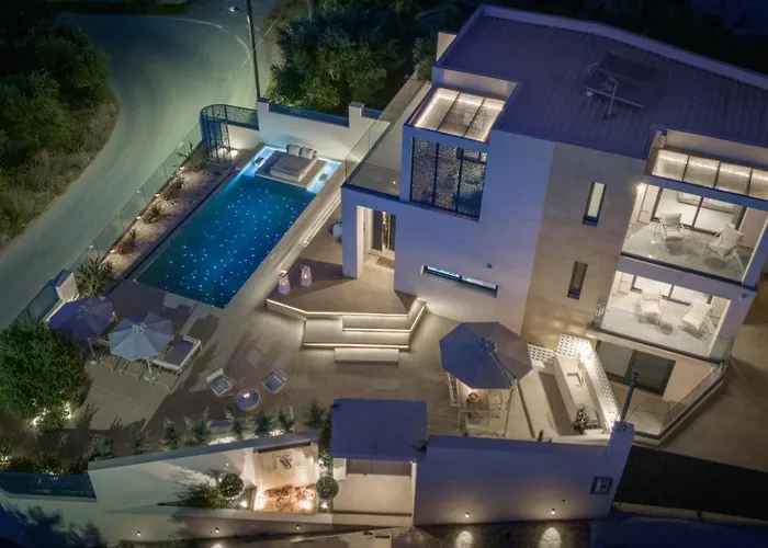 Ventus - A Luxury Sea View Retreat In