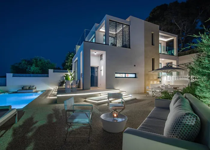 Ventus - A Luxury Sea View Retreat In *